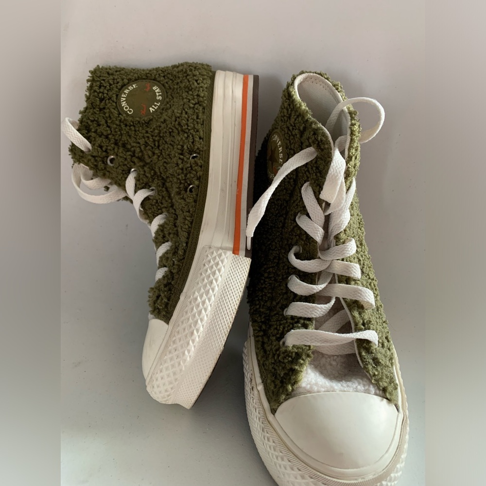 Great condition unique Converse